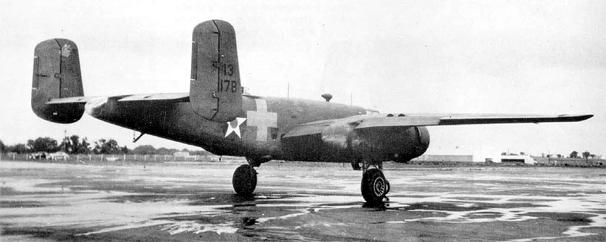 B-25B � ����������� ������� 13 �� 17&nbsp;BG ����� ���������� ������ 1942&nbsp;�. ������������������ ������� ���� ���������� ����� ������� � �����-������� ������. ���� �� ���� ������ (����� �����) ������� �� ������� ��������