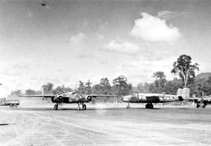 B-25 �� 42-� ���������������� ������ ���������� ��������� ����� ������� �� �������� ������ ���� ������� � ����� ������, 1944&nbsp;�.