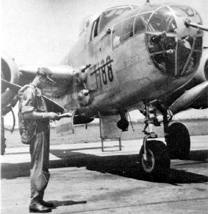 ��� ������ B-25J �� 477-� ���������������� ������, ��������� ���������������� �����������. ������ ����������� ������ � �������� ������� ����������������� �������� � 99-� �������������� ���������� P-40 ��� �������� �������. ���������� 477-� ������� ��������� ��������� �����, ����� ������� �� ������ ���������� � ��� ���. �� ���� ������� 616-�� ���������