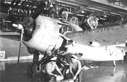 ���������� VF-3 ����������� F4F-3 �������� ������� � ������ ��������� &quot����������&quot (CV-6). �� ���������� ������ ��������� �������� ��������� �����. ������������ �� ������ ������ ��� ��������� �������������� ��������.