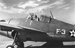 ��������� ������ �'���� "����" � ������ ������ F4F-3. VF-3, 10 ������ 1942&nbsp;�. ��������� �'���� ��� �������� ������ ������ ��������� �� ������ � ����� ��� ���� �������� ���������������� � �������� ��������� "����������".