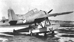 �������� F4F-3S �� ������������ ����� ������ ��� � �������� 2 ������� 1942&nbsp;�. ��������� ������, ����������� �� ���������, �������������� ������ ��� ��������������� �� ����� � ����� ������� ���������