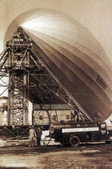 ��� 1936 ����. &laquo;����������&raquo;, ��������������� � �����, ���������� �� ���� ������-������� ������� � ����������