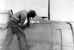 ��������� �� ������� ����������� ����� �� ����� � ��������� ������. ����������� ������������� SBD � ��� ����������� 12,7-�� �������� ������ ��������� ������� ������� � ����� �������� ������ � �� ������ ��� ���������� ������ � ���� � ������������ "������� � ����". ������ ������� ������� ��������� ������ �� SBD �� ������ "�����" 28&nbsp;������� 1942&nbsp;�. �������, ������ �� �������� ���������� ������������ ������� ����