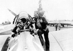 ������ SBD-3 ������ �������� ������������� � ������� ���������� ��������� 7,62-�� ��������� ����������. � ���������� � ����� ���������� ����������� ������� �� ������� ������� � ��������� ������� �������� ������ (���� �� ������ �����������), ��������� "��������", ������ 1942&nbsp;�.