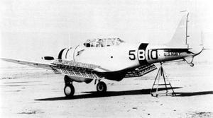 Маркировка 5-B-10 на борту BT-1 (рег. 0606) означает, что это 10-я машина из VB-5 авиагруппы "Йорктауна". Капот, шеврон и полоса на фюзеляже - черные. Киль - красный. Перфорированные закрылки - тормозные щитки перекочевали впоследствии и на SBD