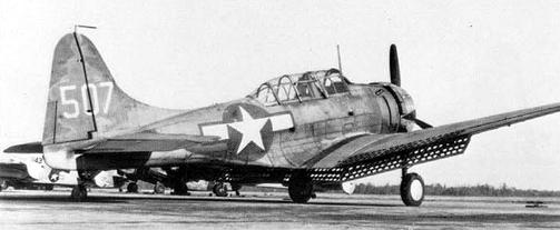 "���� ��", A-24A (���. 42-6796) �� ���� �����-����. ������� ��� ������������� ������� � �������� ������� � ����� �����. ��������-������� ������� ������� � ���������, ��� �������� ������� �� ����. ����� ��, ������, � ���� �������� ������� ����� �� ������� ������� ������������. ��������� ����� ������� � ��������� ������� - �� ������, ��� ��� ������� � ������ ������ �����������.