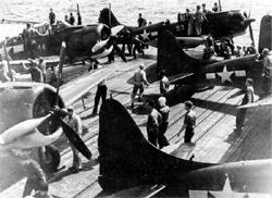 ��������� ���������� ��������� � �������� "�������� �� ����������" ����� ��������� �� ���������� ������� � ���� 1944&nbsp;�. SBD-5 �� VB-16 � "�����������" ��������� ��������� �������� ������� �� �������, 15&nbsp;���� 1944&nbsp;�.