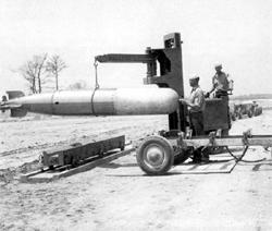 ��������� ������� ������� �����-������ Mk.XIII � �������� �� ������������������ �������. ������� ������ ���� ������������ � ������ �� ����� 100&nbsp;����� (30&nbsp;�) �� �������� �� ����� 120&nbsp;����/� (217&nbsp;��/�). Mk.XIII ����� ����� �������������� ����������� ��� ��������� � �������� ����� ������� � ���.