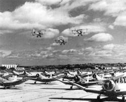 TBD-1 �� VT-3 � VT-6 �� ������� ������ Hell Diver ���������� ������ ������� � 1941&nbsp;�. ����� �������� �� ������-������� ���� ��������� � ����������. �������� VT-3 �������� �� ��������� ����� � �������� VT-6 - � ������-����� ����. �������� ��� ���������� - BG-1 �� VMB-2.