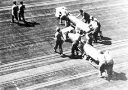 ���������� ����� ����������������� ������� �����-����� Mk.XIII �� ������ "�����������". ������� ����������������� ���������� ��������� ������ ������ ������ ��� ������������ ������� �� ����� ������ � ������� ������ �����������. � ��������� ��� ������������ �� ������� �������� �������������� �������.